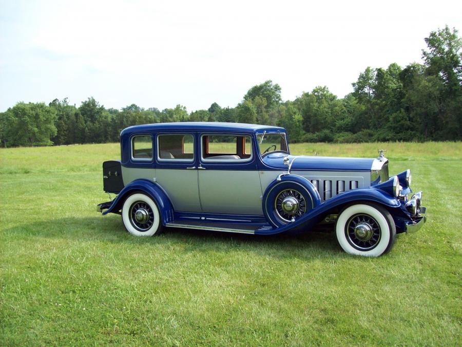  Pierce-Arrow Twelve Touring Sedan 1932 года  (фото 1 из 2)